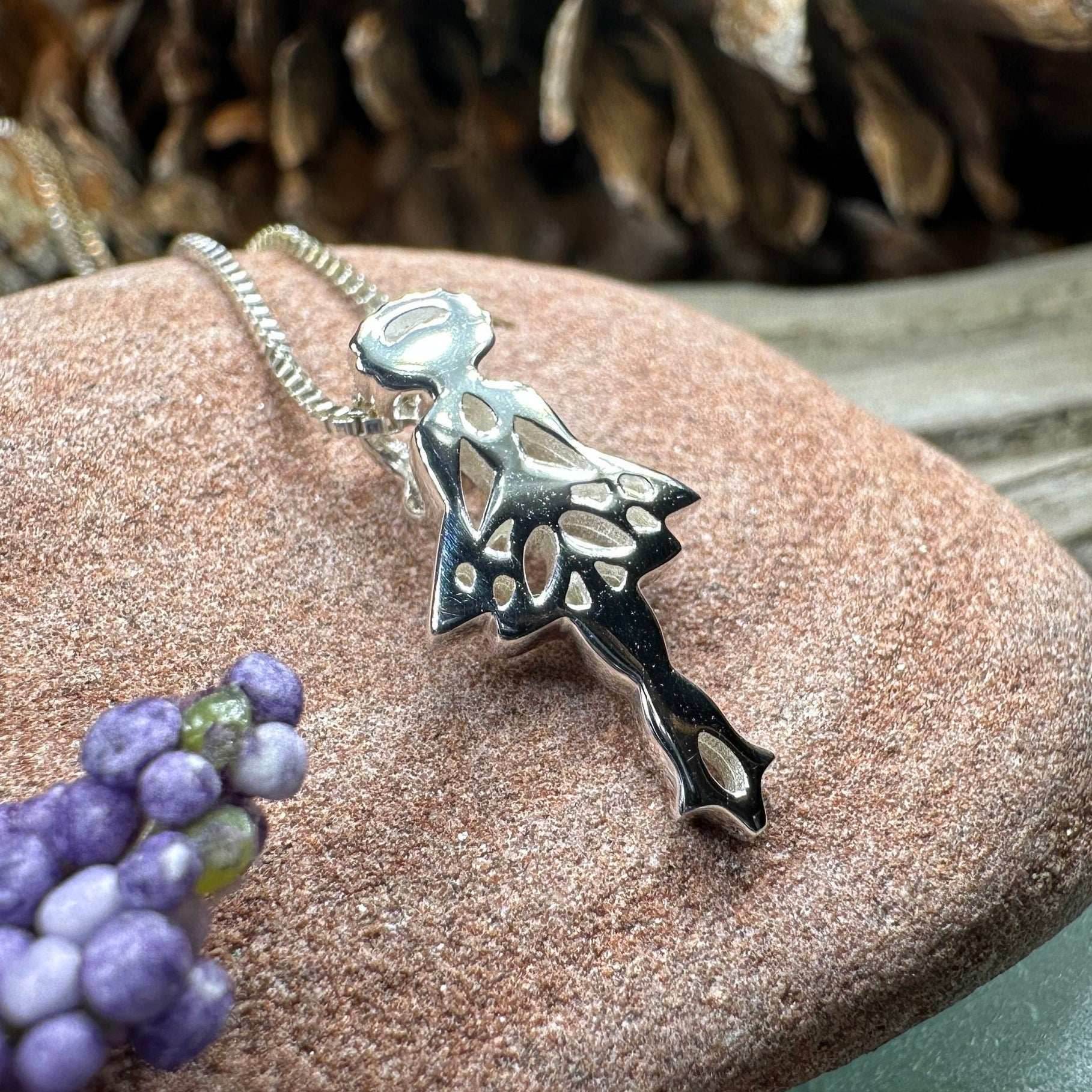 Emorie Irish Dancer Necklace - 18