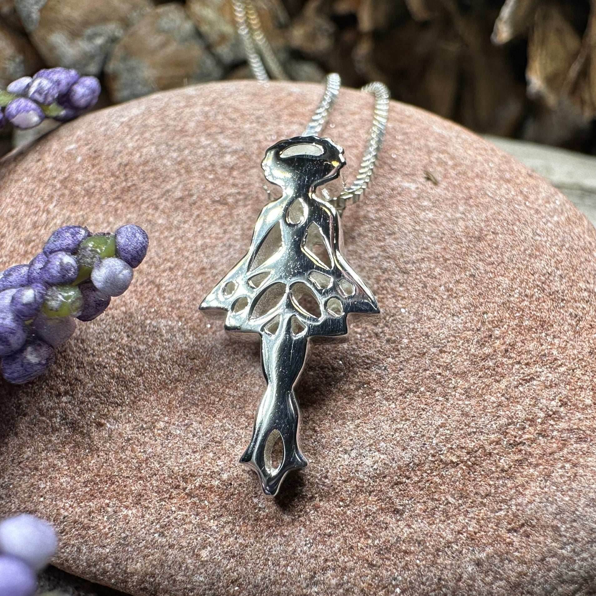 Emorie Irish Dancer Necklace - 18