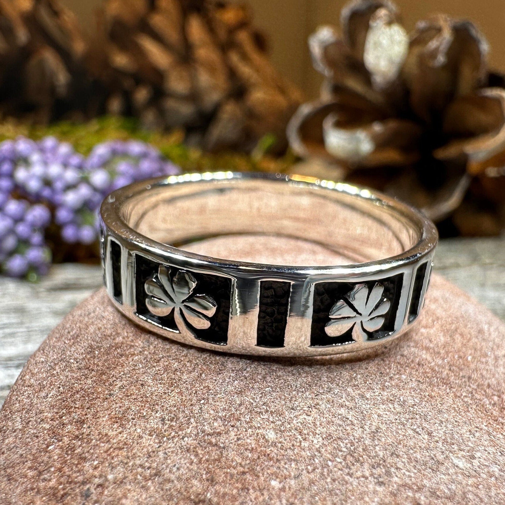 Shamrock Band Ring