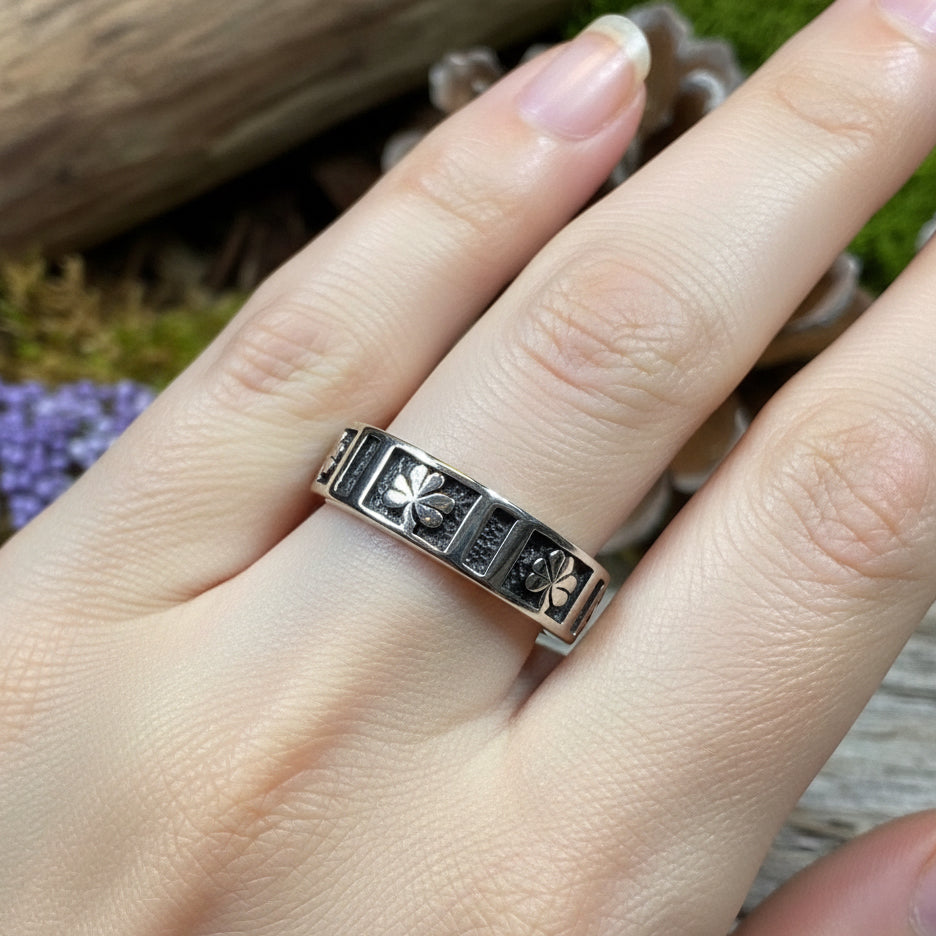 Shamrock Band Ring