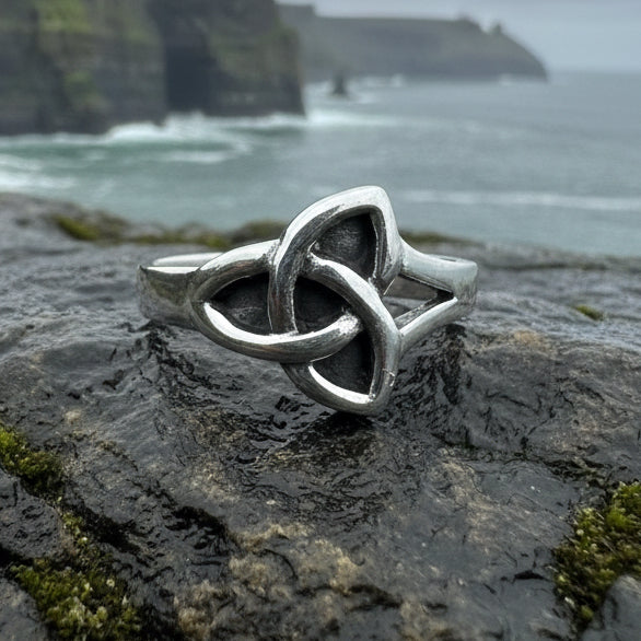 Kegan Trinity Knot Ring