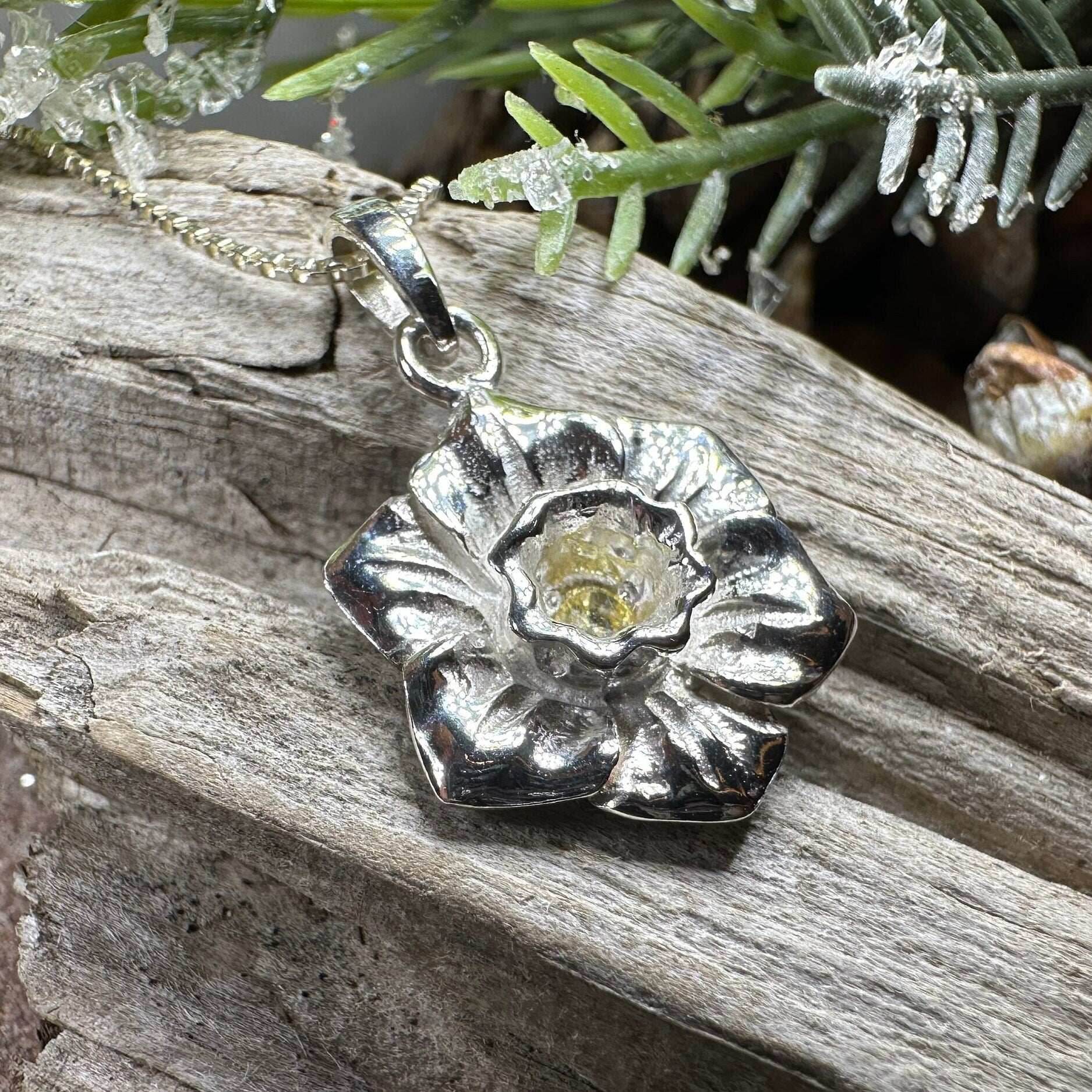 Welsh Daffodil Necklace - 18
