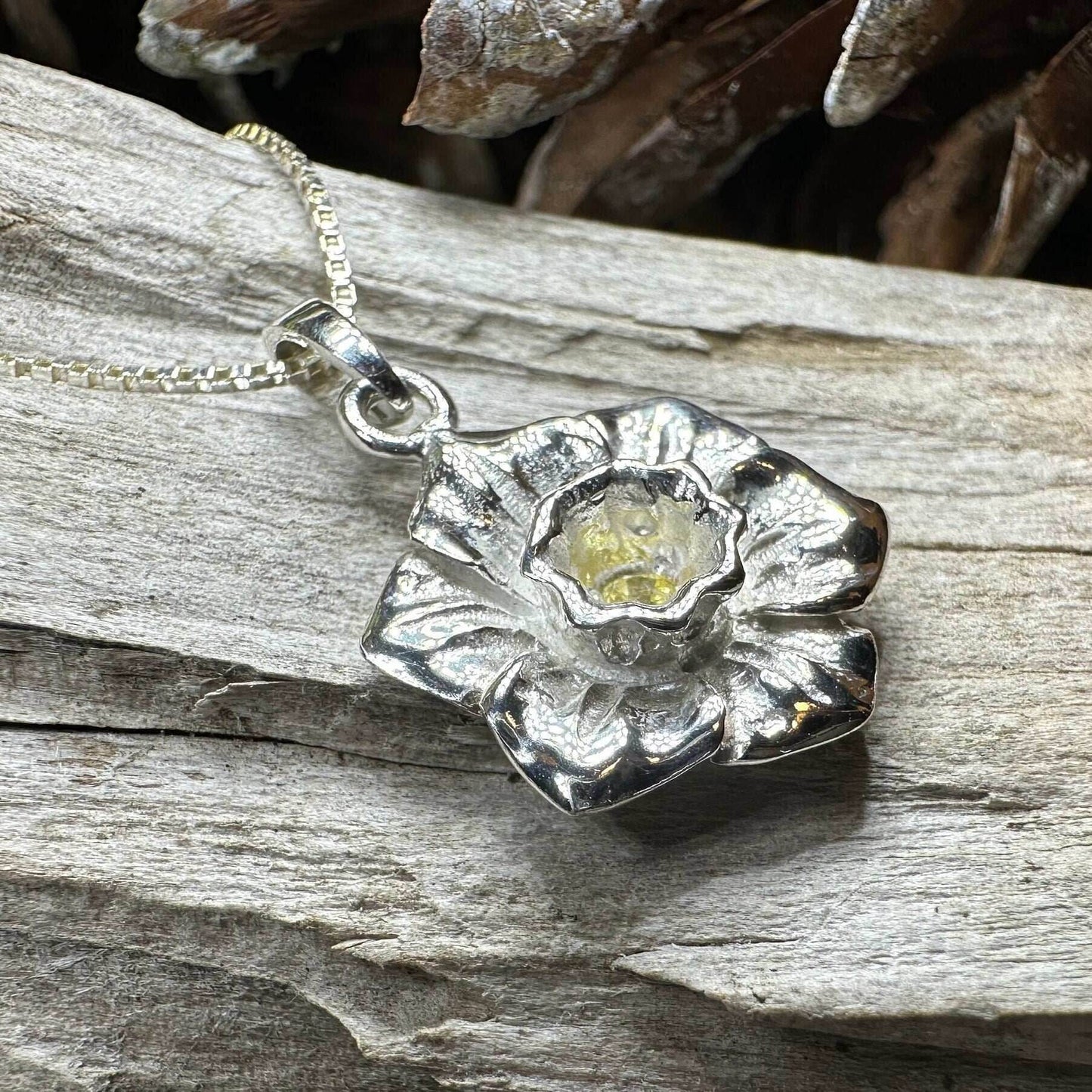 Welsh Daffodil Necklace - 18
