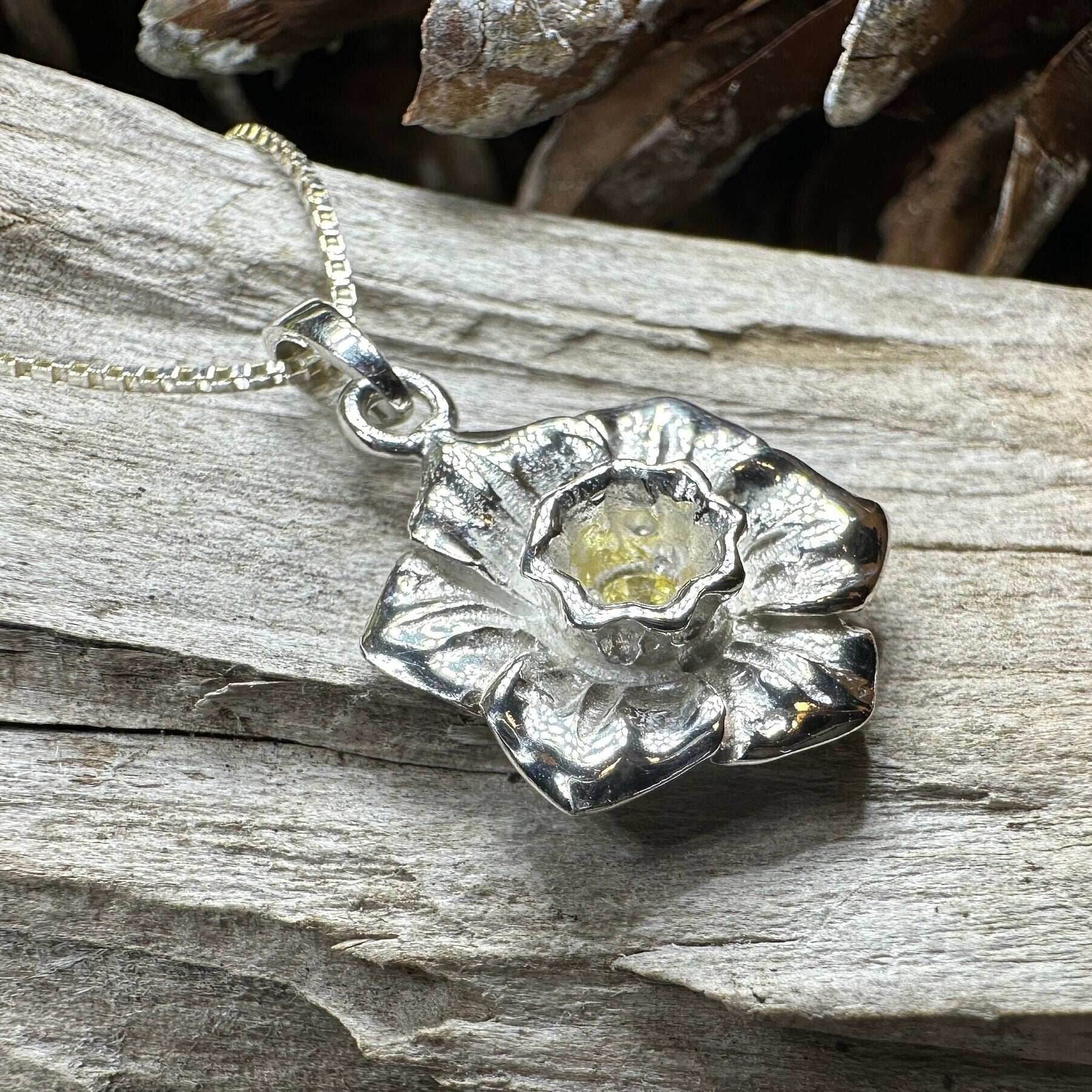 Welsh Daffodil Necklace - 18