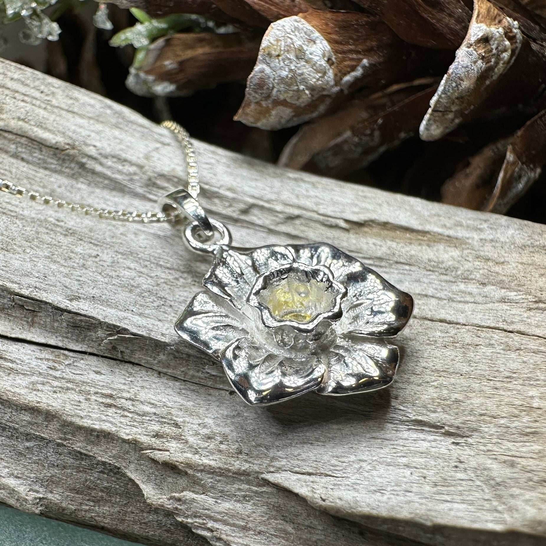 Welsh Daffodil Necklace - 18