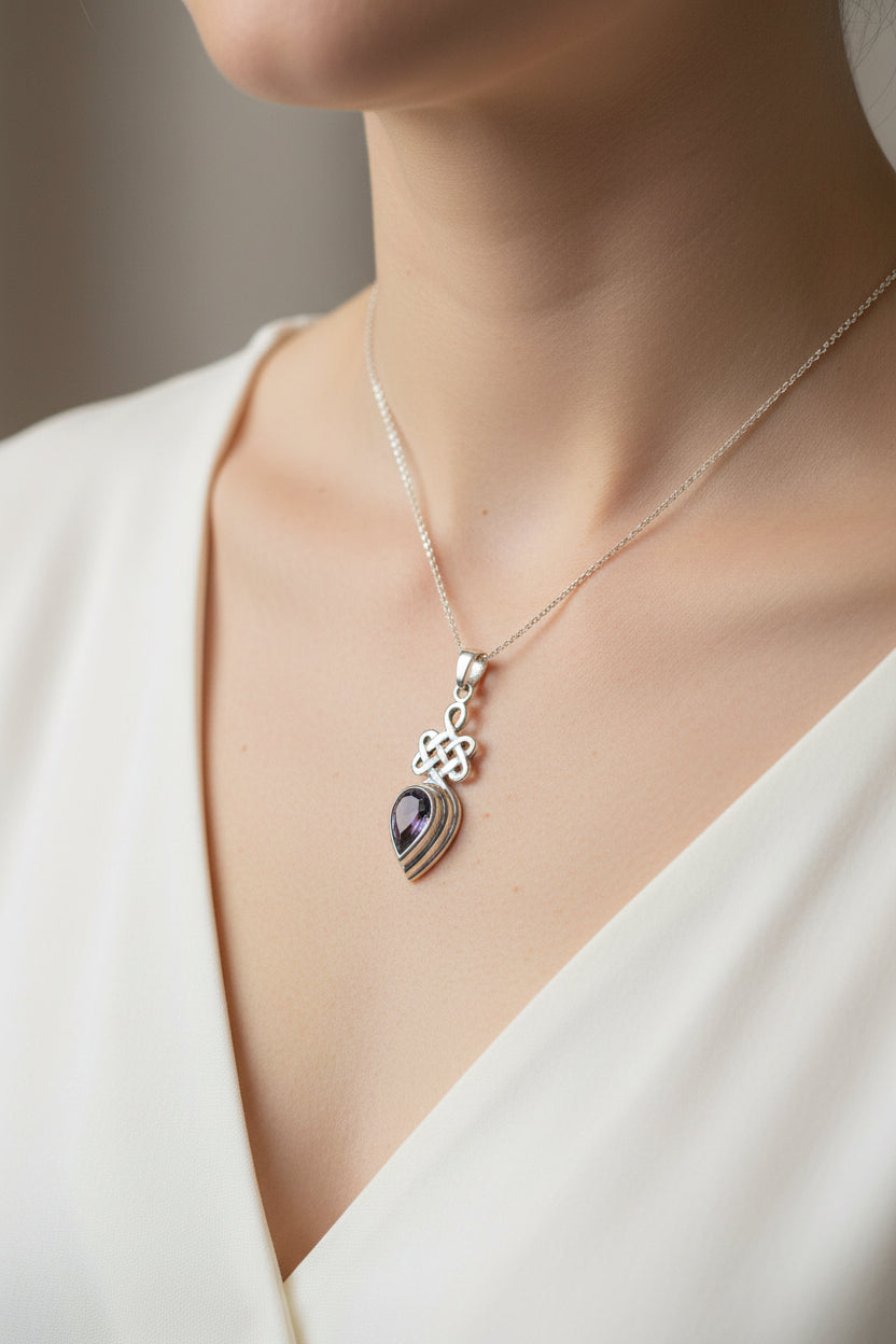 Vadaria Celtic Knot Necklace