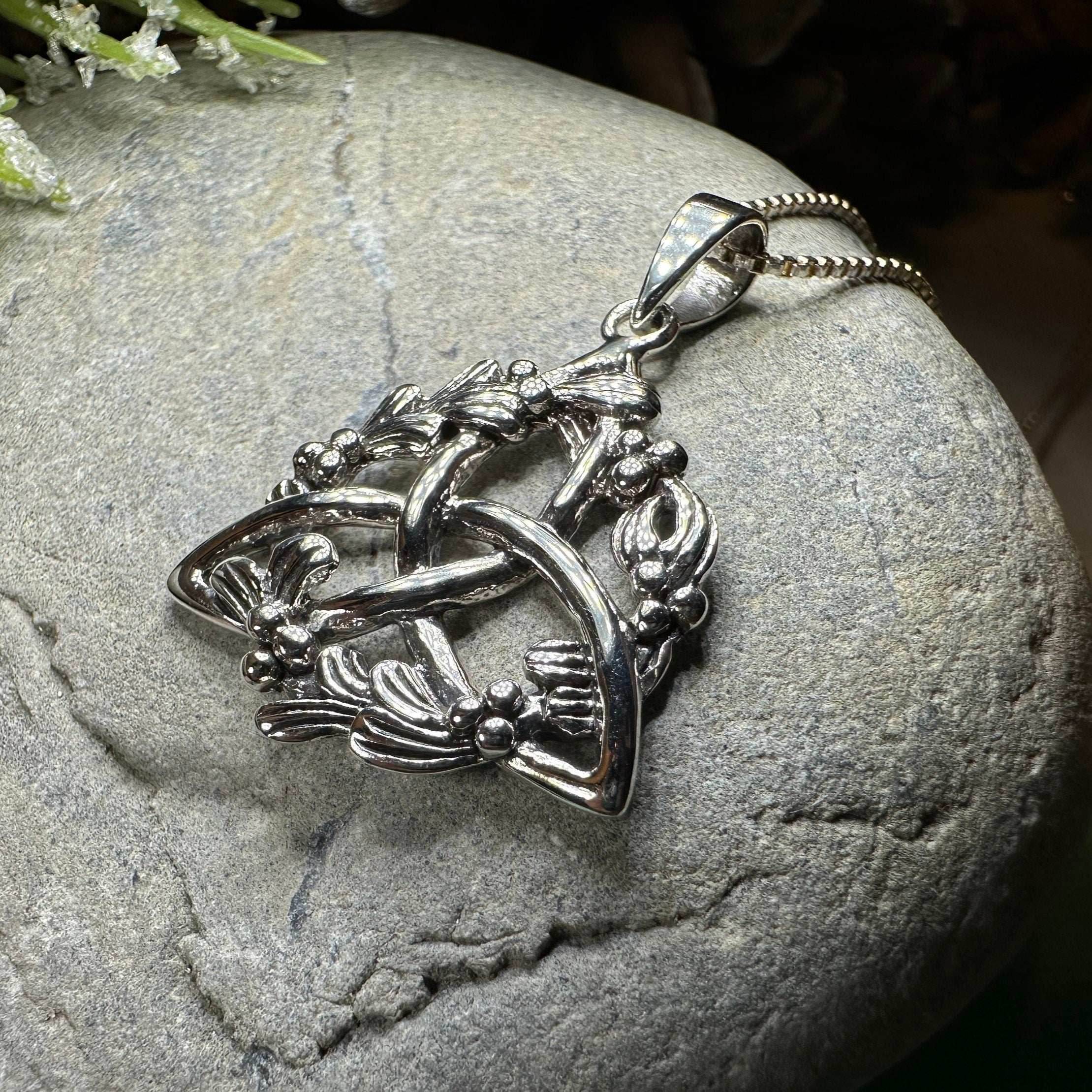 Mystic Mistletoe Triquetra Necklace - 18