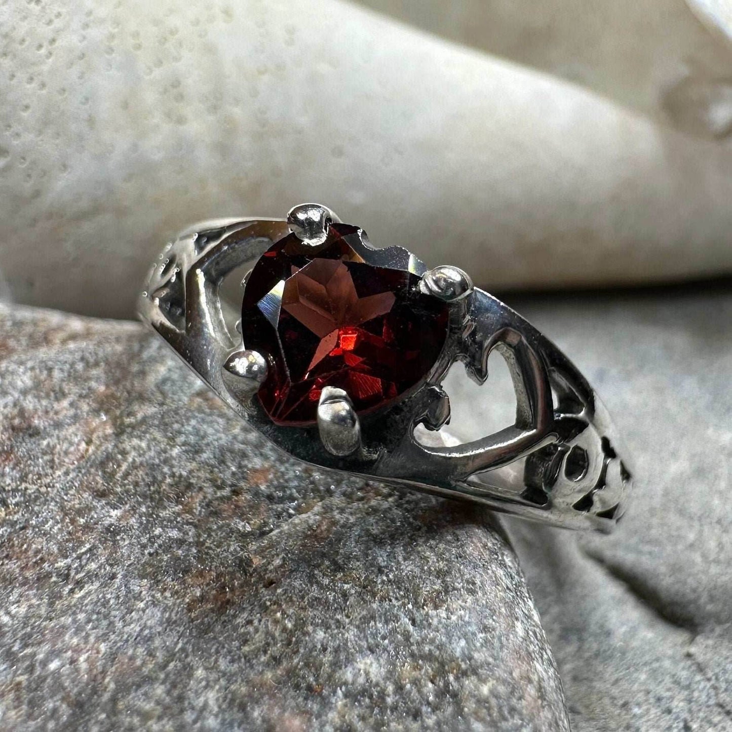 Elvarina Celtic Knot Ring - 6 / Garnet