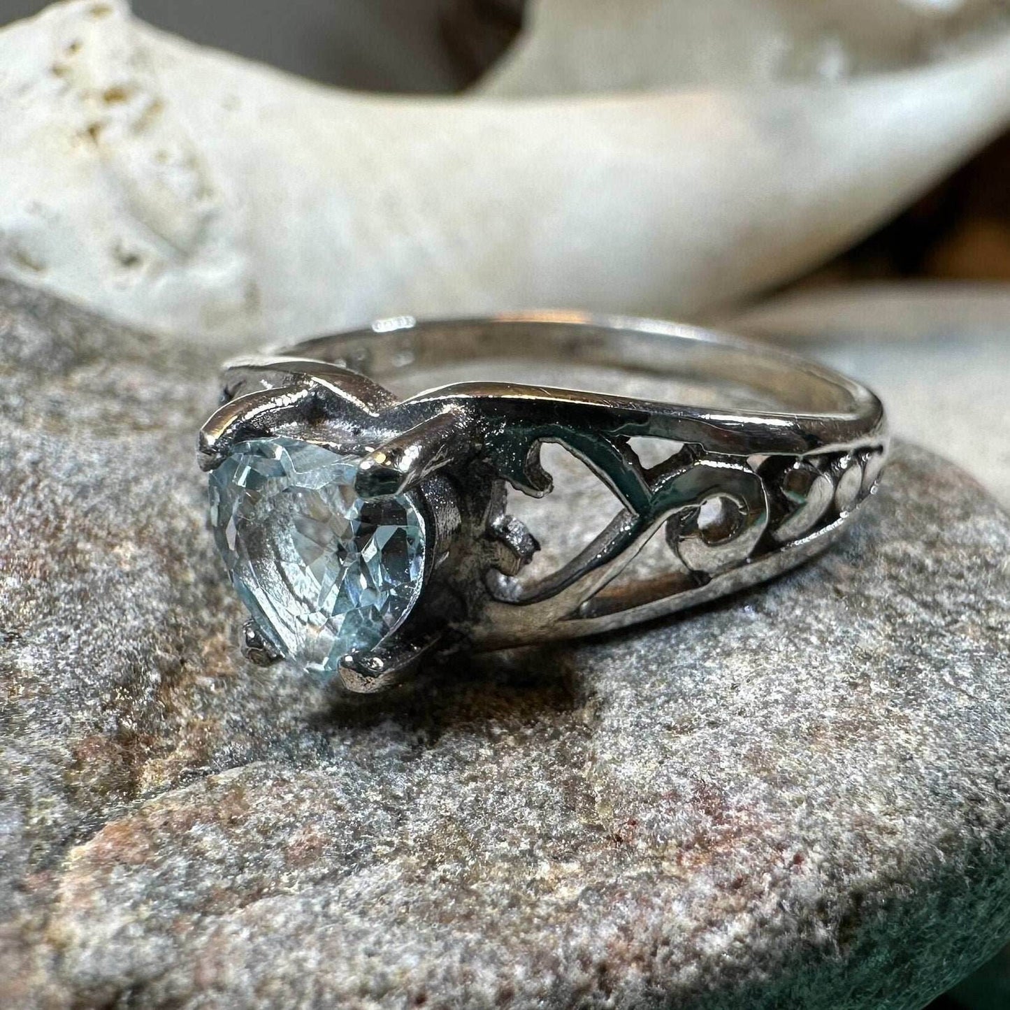 Elvarina Celtic Knot Ring - 6 / Blue Topaz