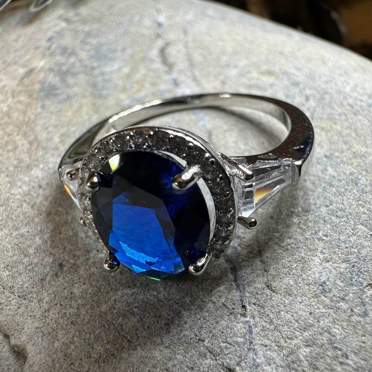 Elegant Sapphire Statement Ring - 4