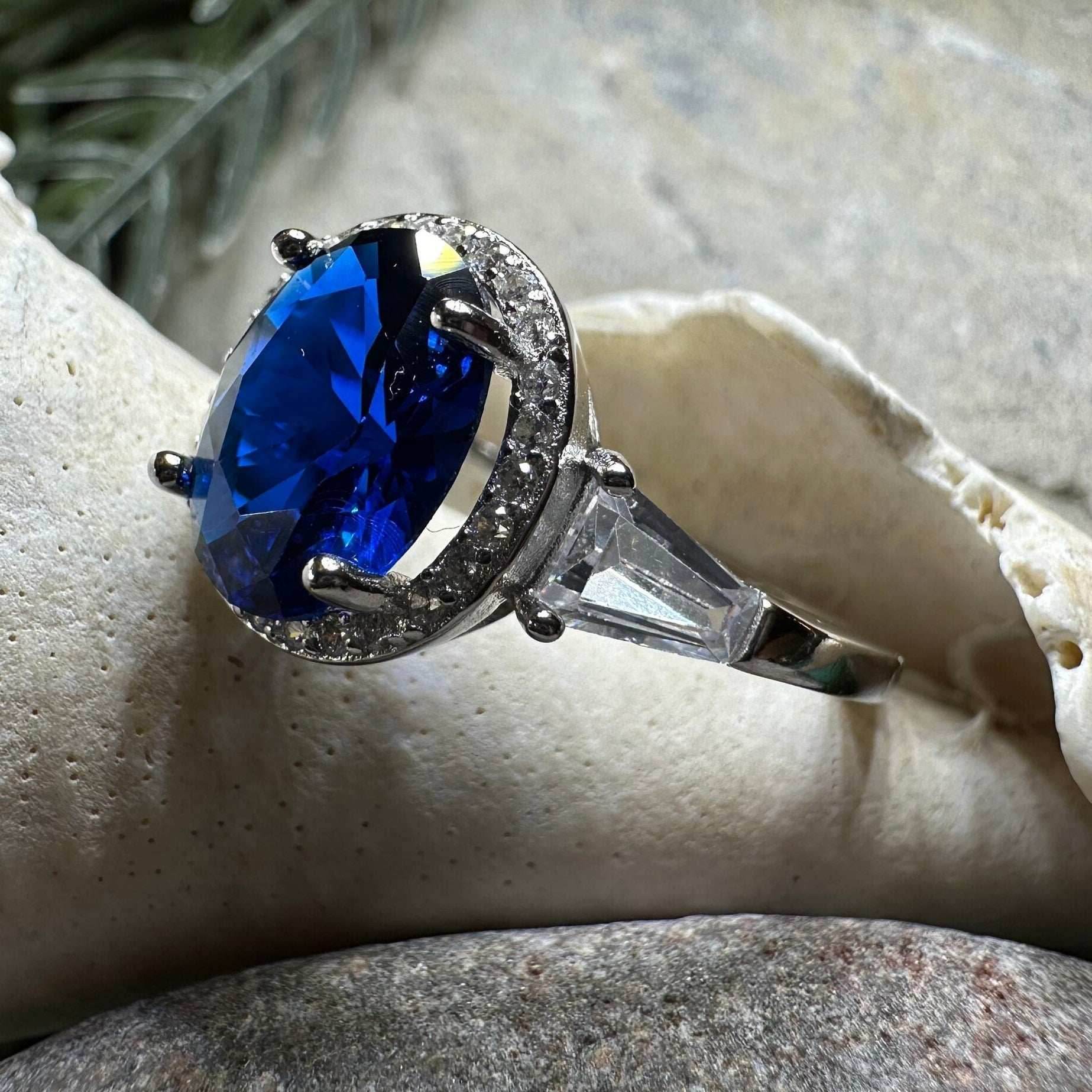 Elegant Sapphire Statement Ring - 4
