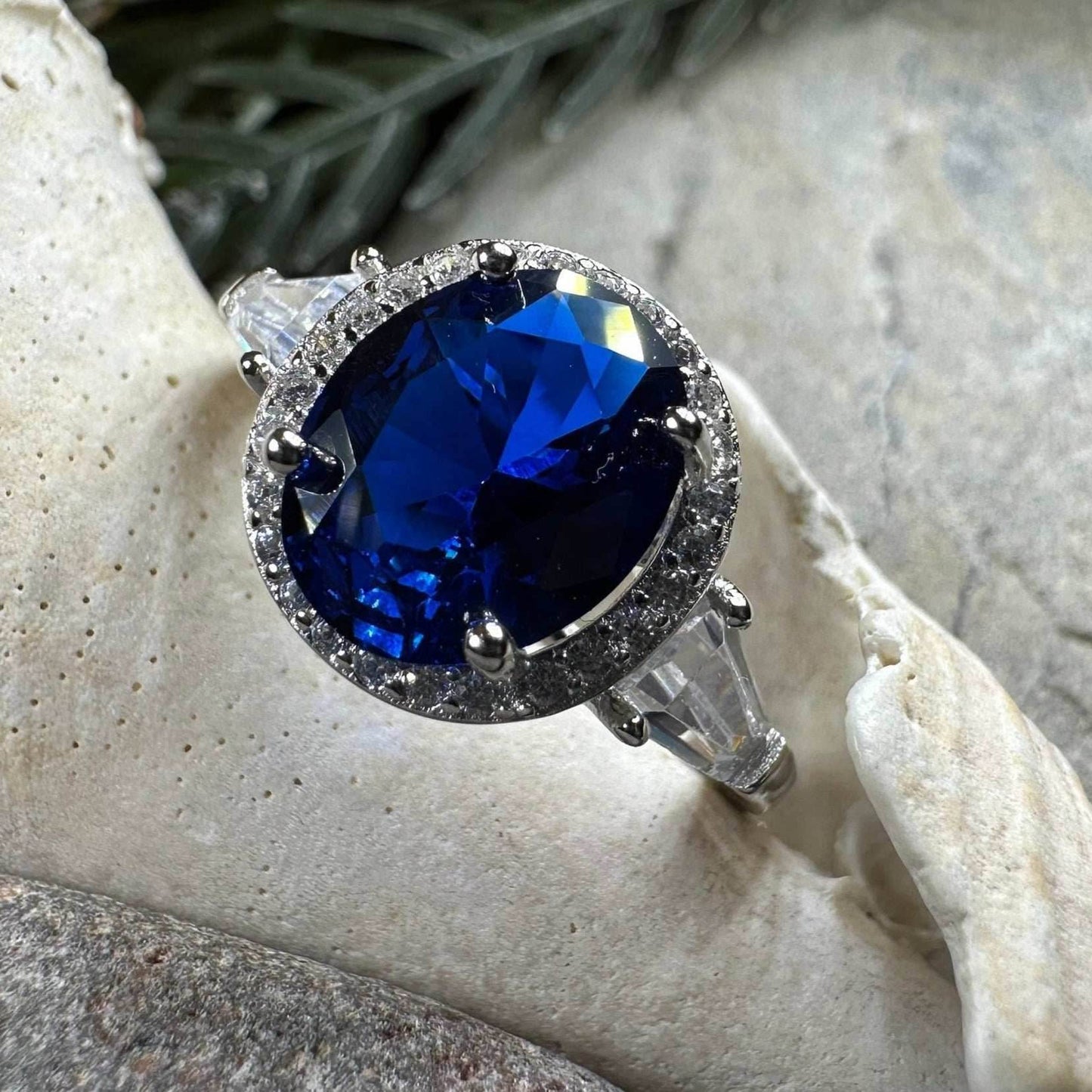Elegant Sapphire Statement Ring - 4