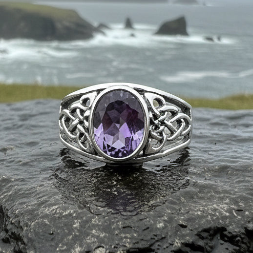 Coralina Celtic Knot Ring