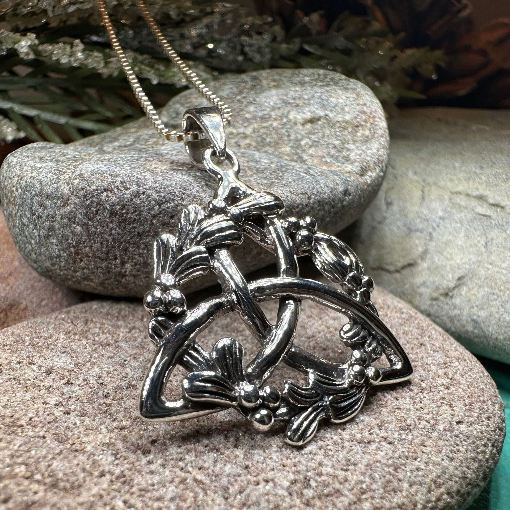 Mystic Mistletoe Triquetra Necklace - 18