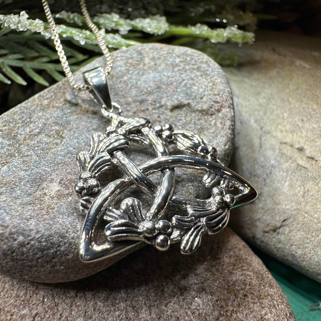 Mystic Mistletoe Triquetra Necklace - 18