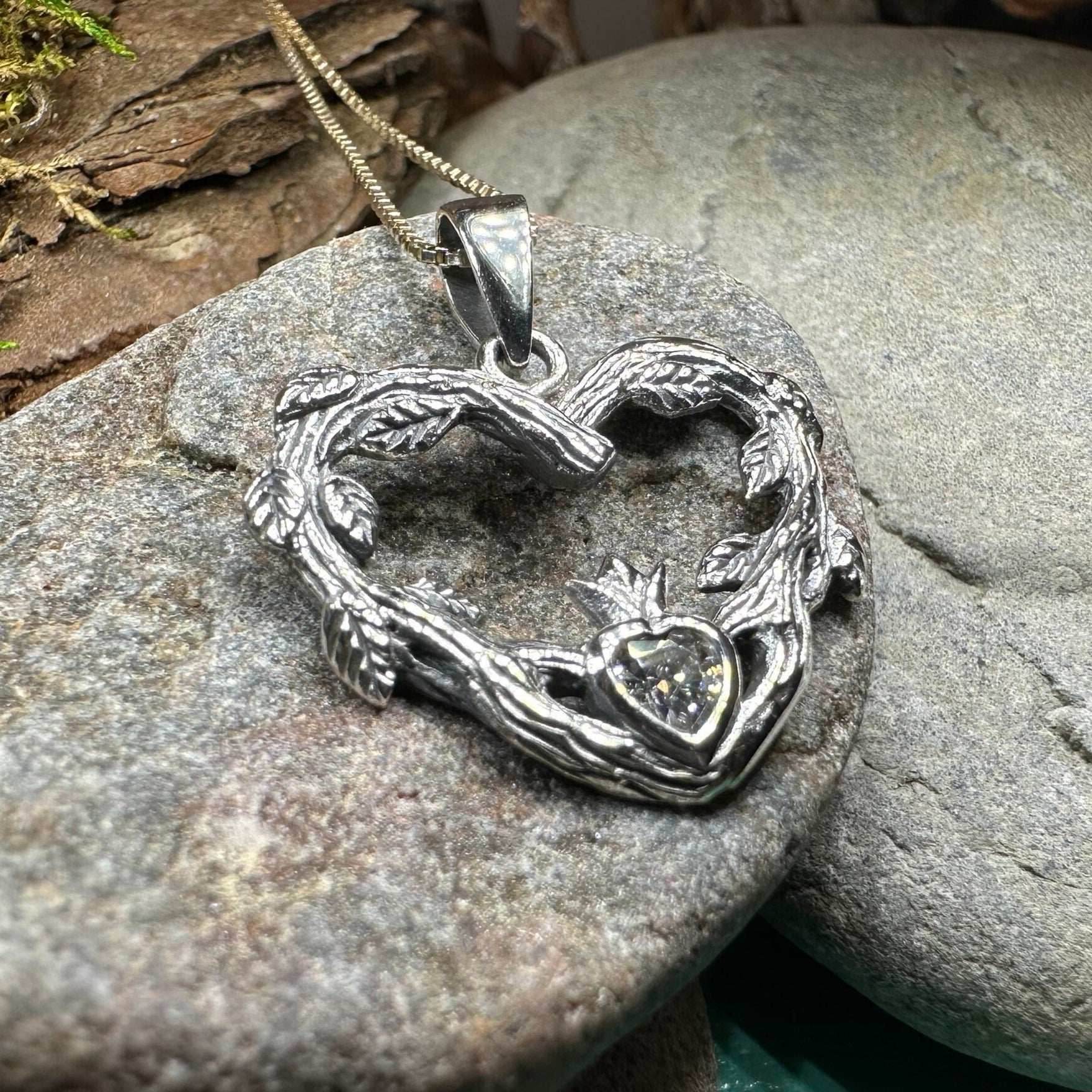 Folklore Claddagh Necklace - 18