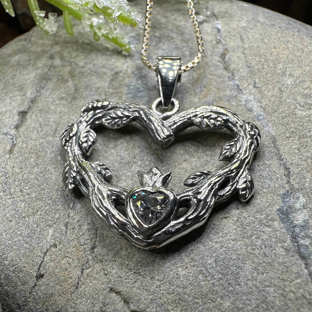 Folklore Claddagh Necklace - 18
