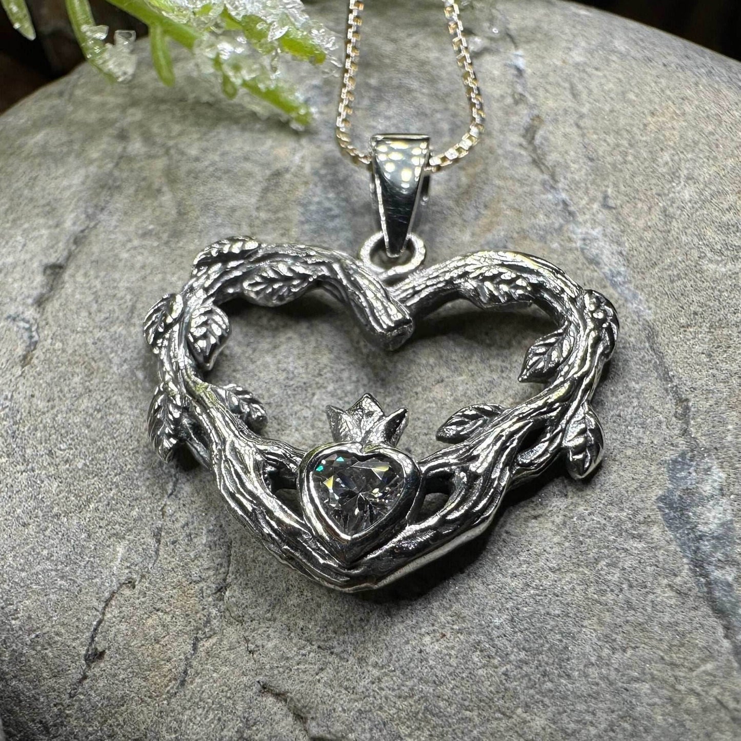 Folklore Claddagh Necklace - 18