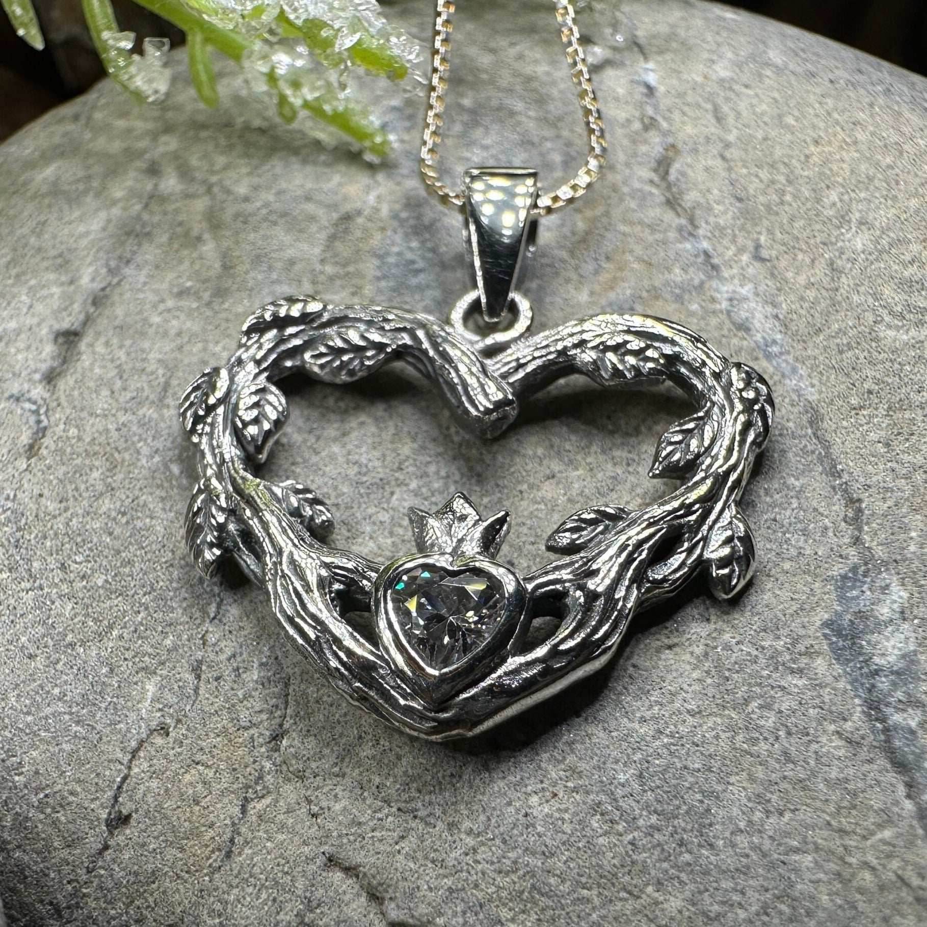 Folklore Claddagh Necklace - 18