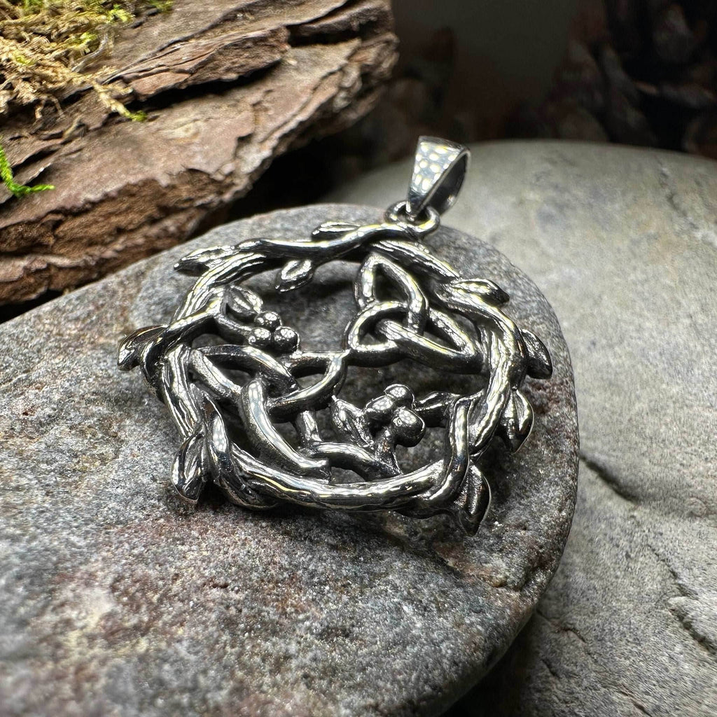 Mistletoe Trinity Knot Necklace - 18