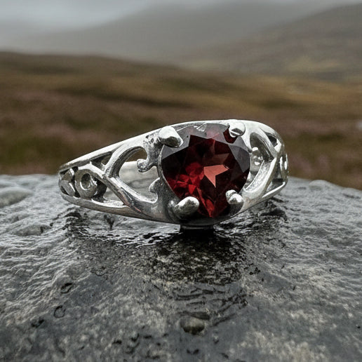 Elvarina Celtic Knot Ring