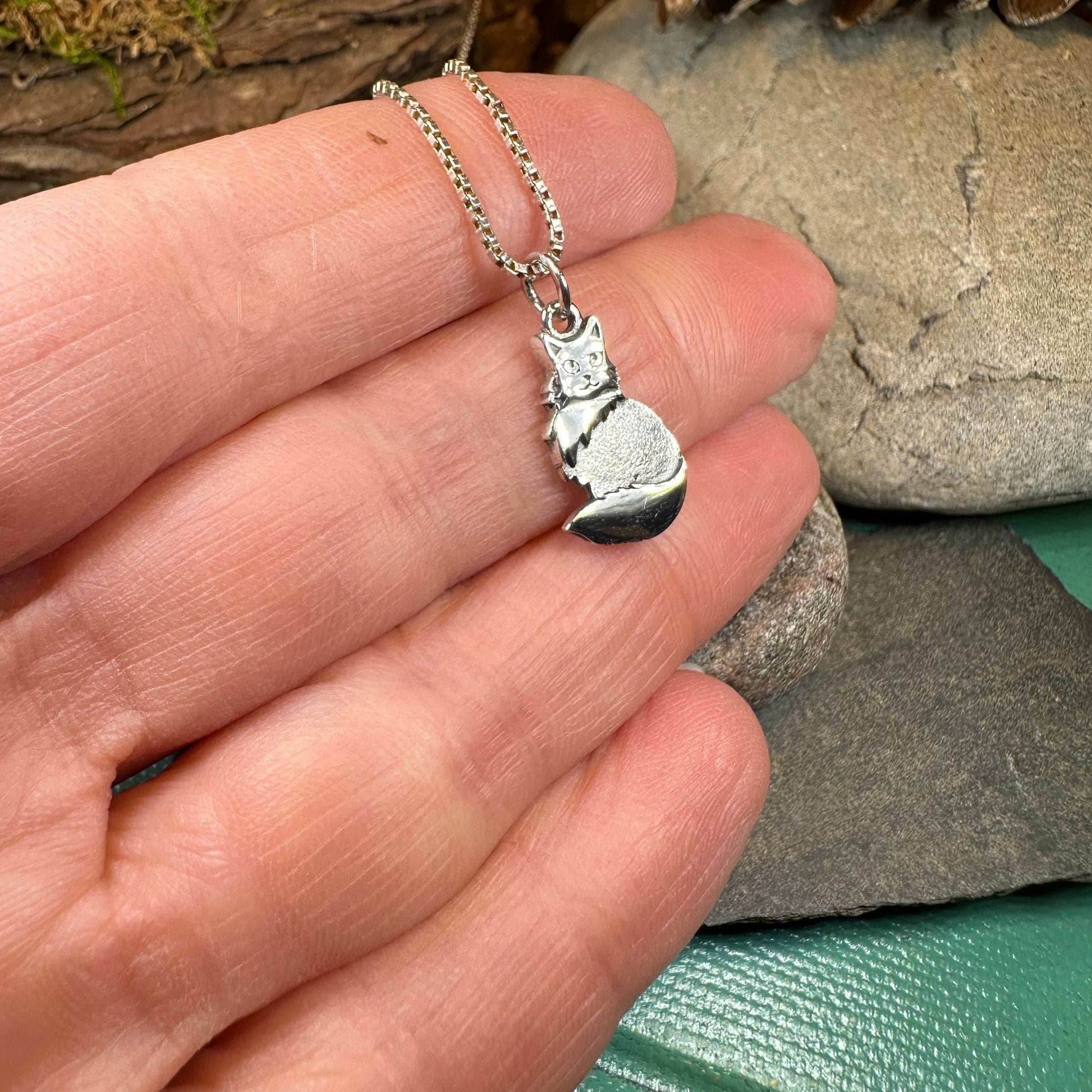 Shaggy Petite Cat Necklace - 18