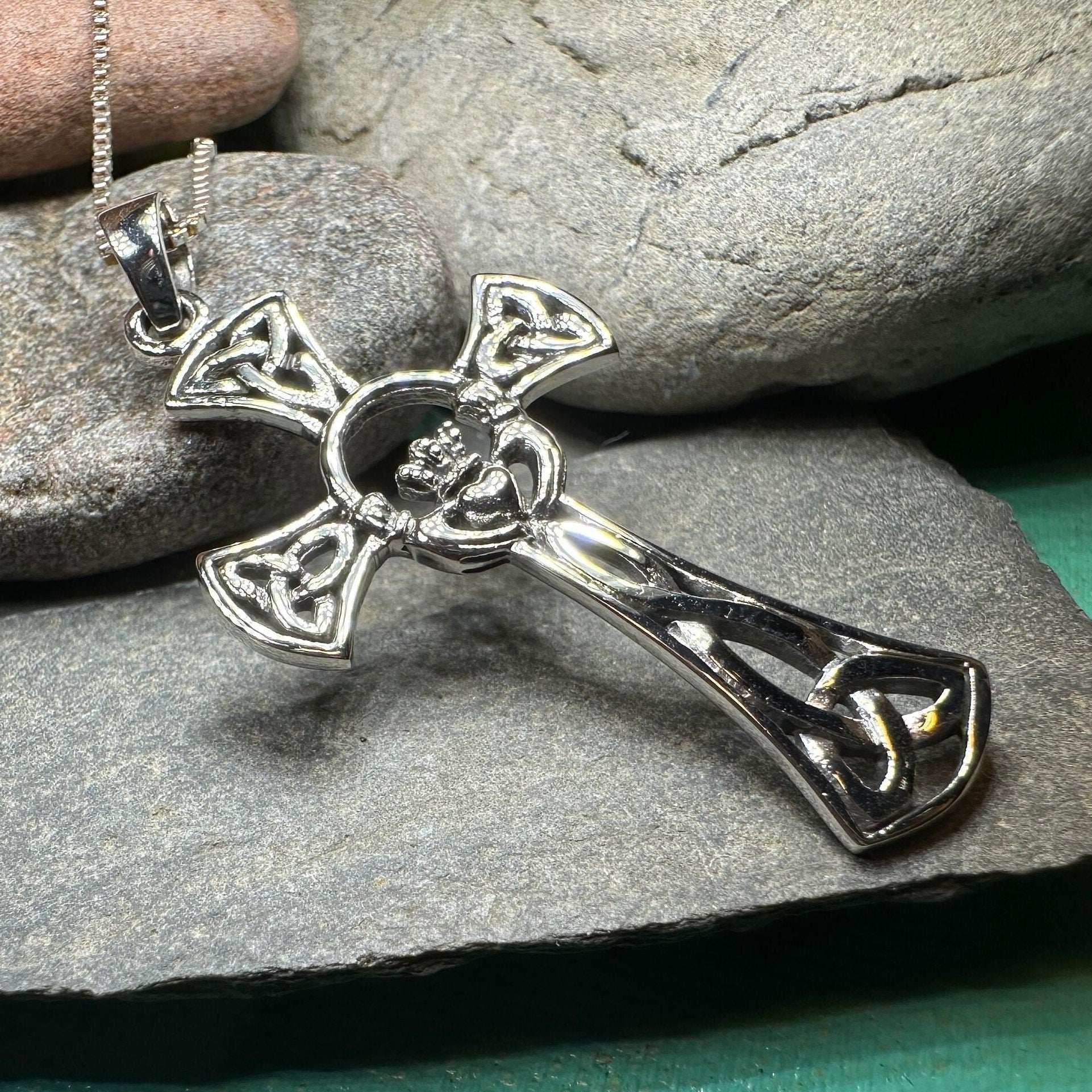 Trinity Knot Claddagh Cross Necklace - 18