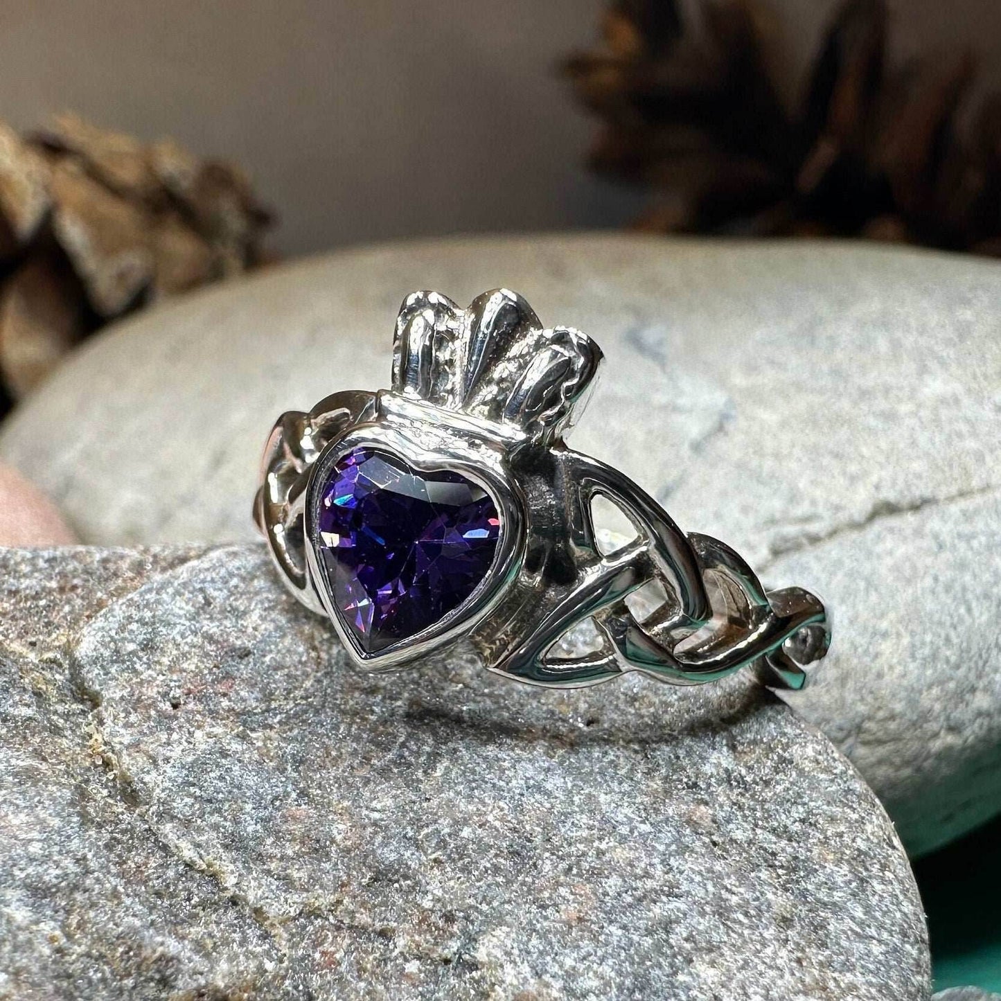 Agivey Claddagh Ring - 5 / Amethyst