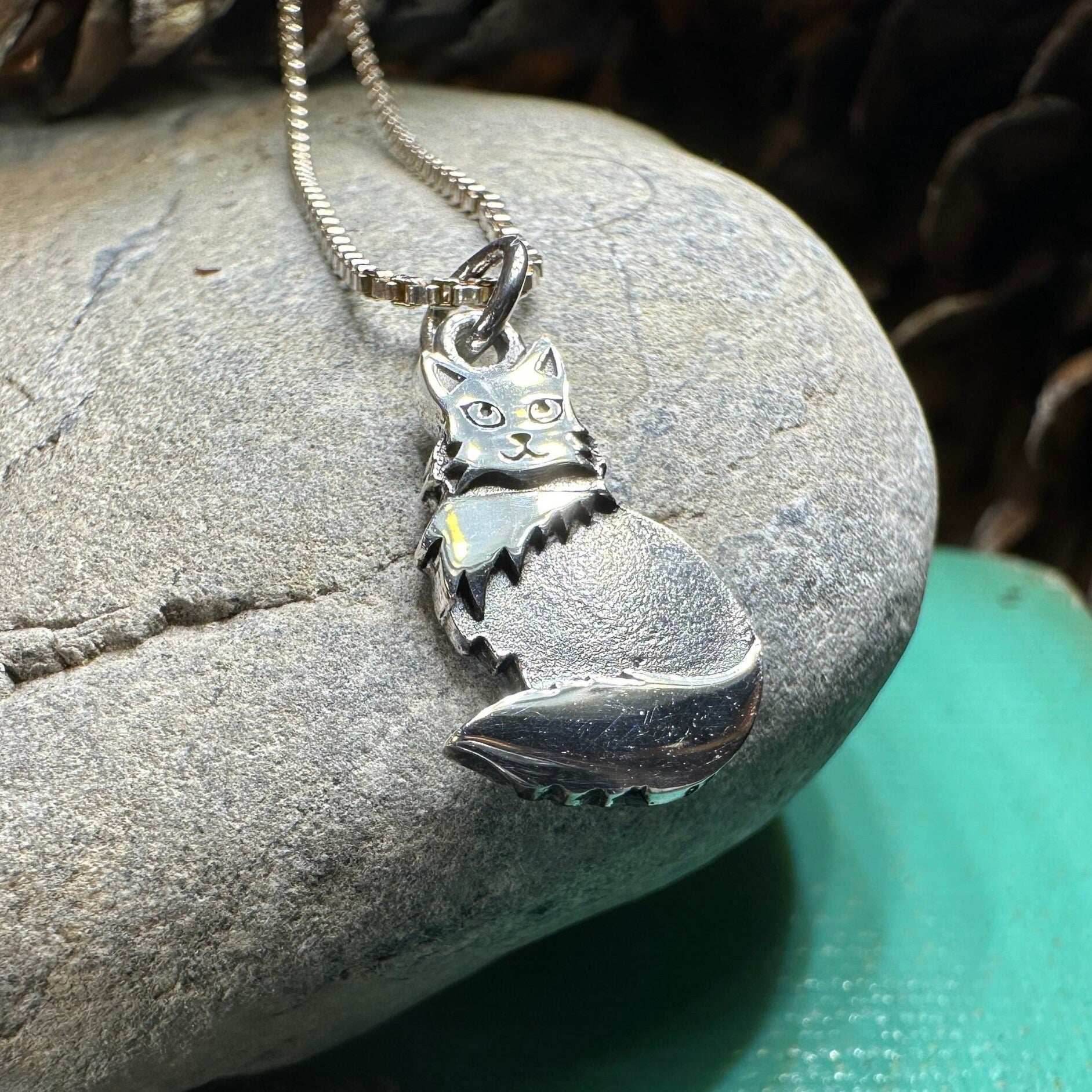 Shaggy Petite Cat Necklace - 18