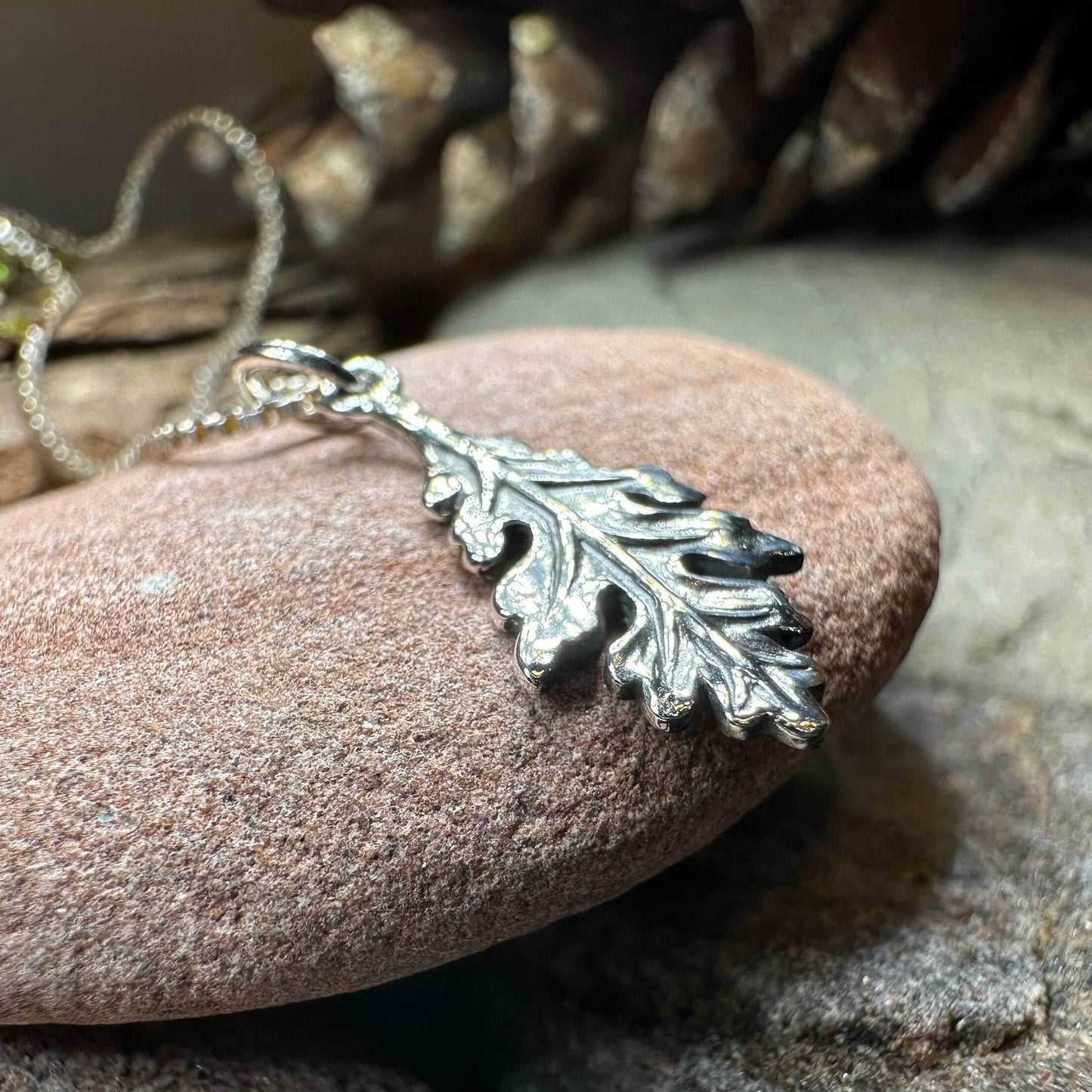 Petite Realistic Oak Leaf Necklace - 18