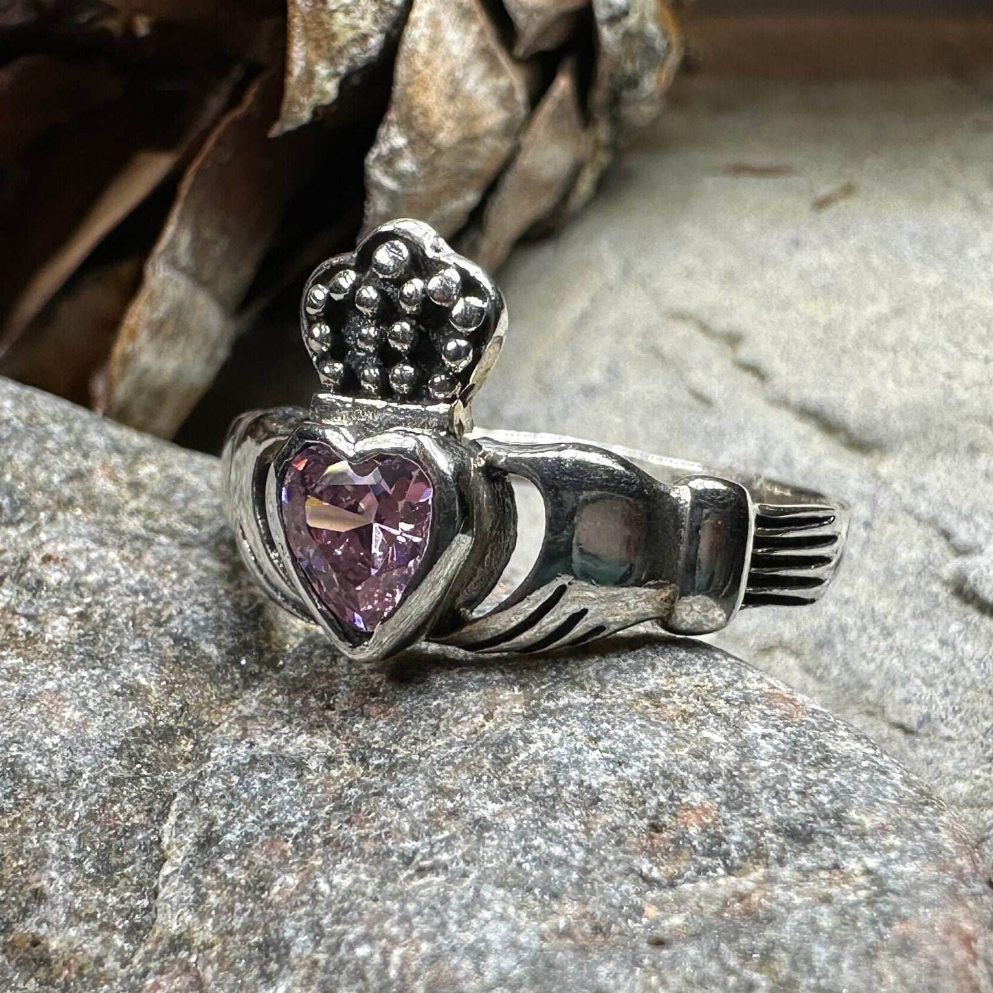 Dunluce Claddagh Ring - 6 / Pink