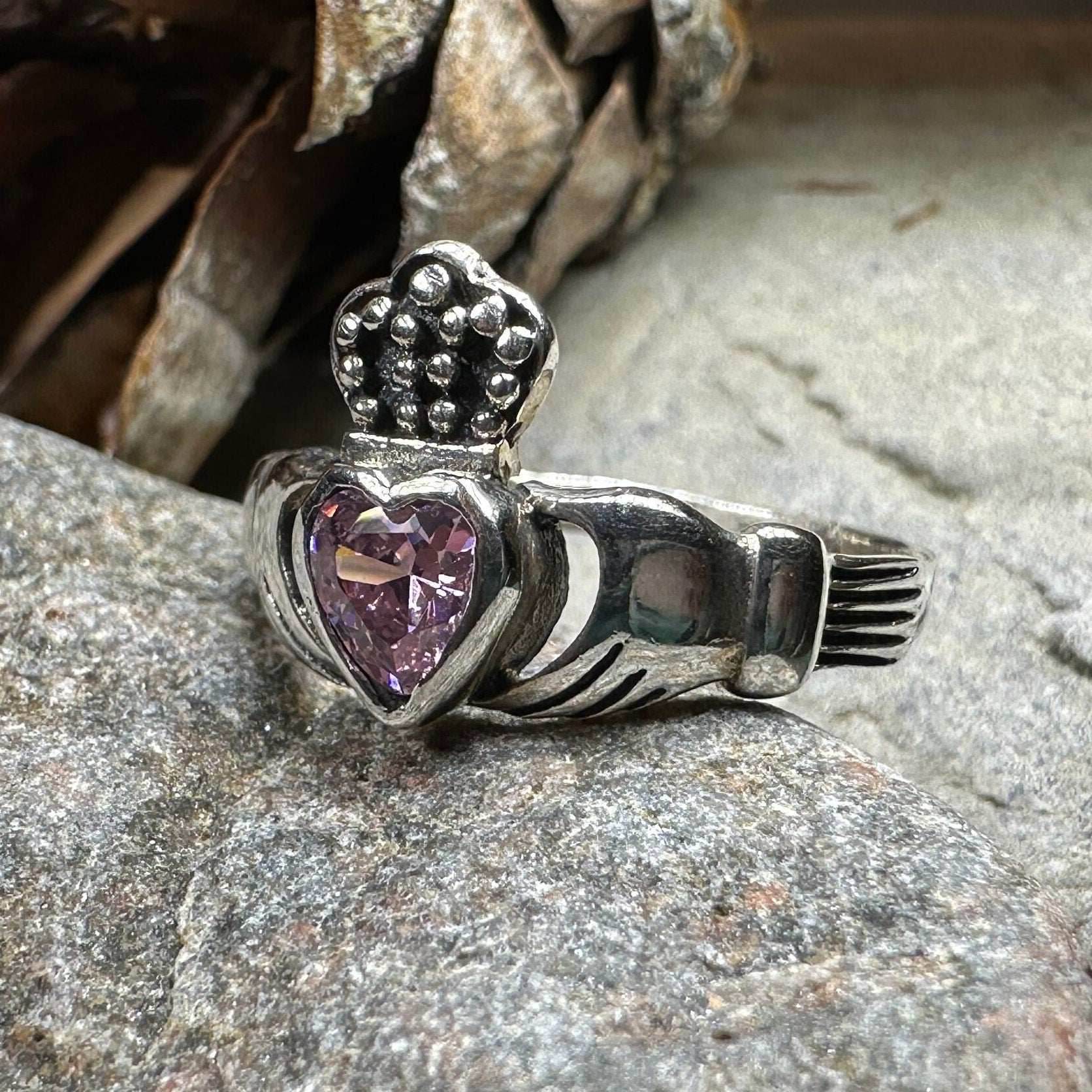 Dunluce Claddagh Ring - 6 / Pink
