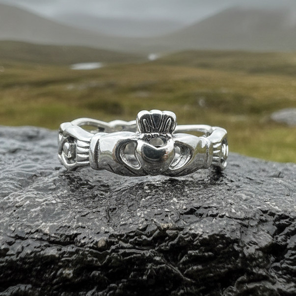Folklore Irish Claddagh Ring