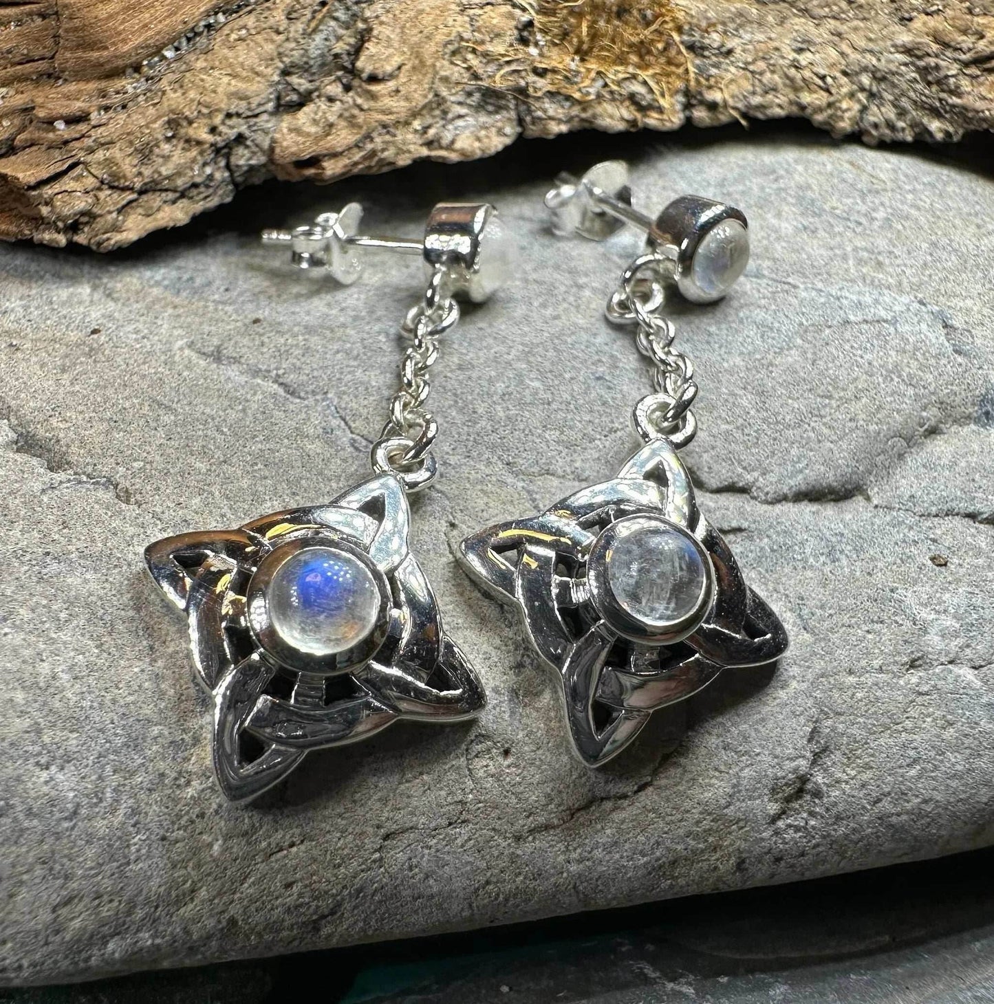 Celtic Protection Knot Earrings - Garnet