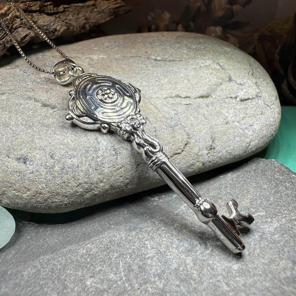 Hecate Key Necklace - 18