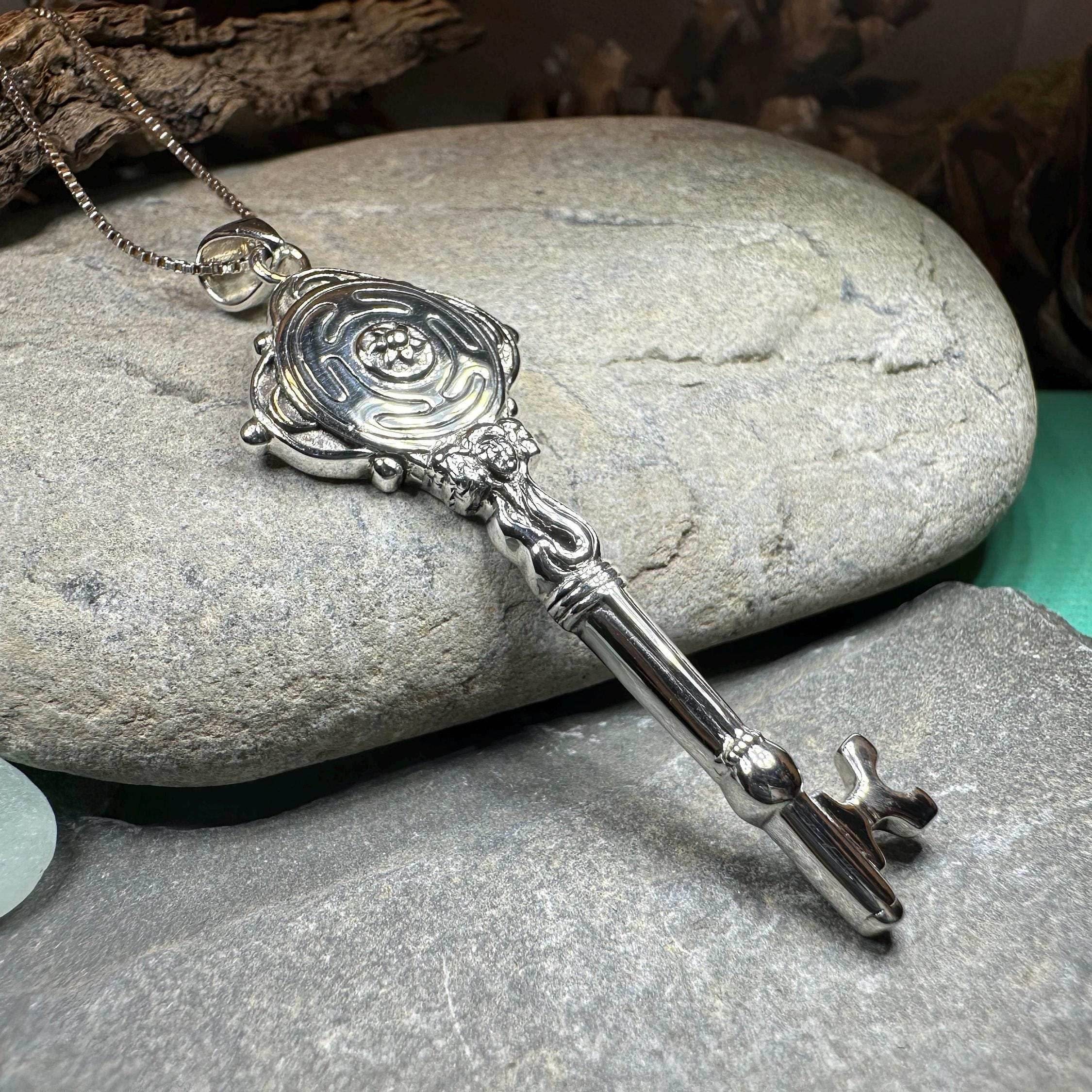 Hecate Key Necklace - 18