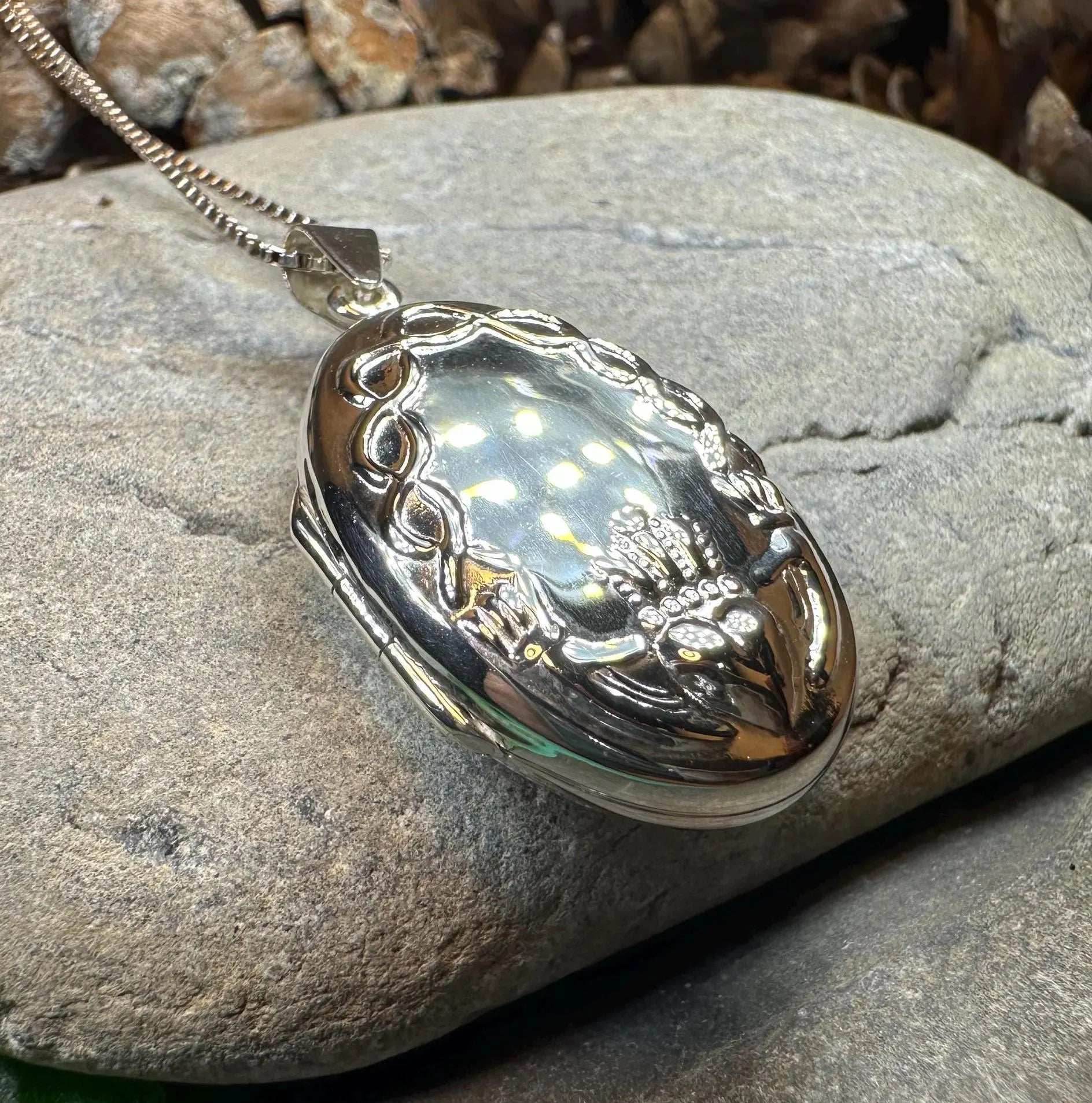 Oval Claddagh Locket Necklace - 18