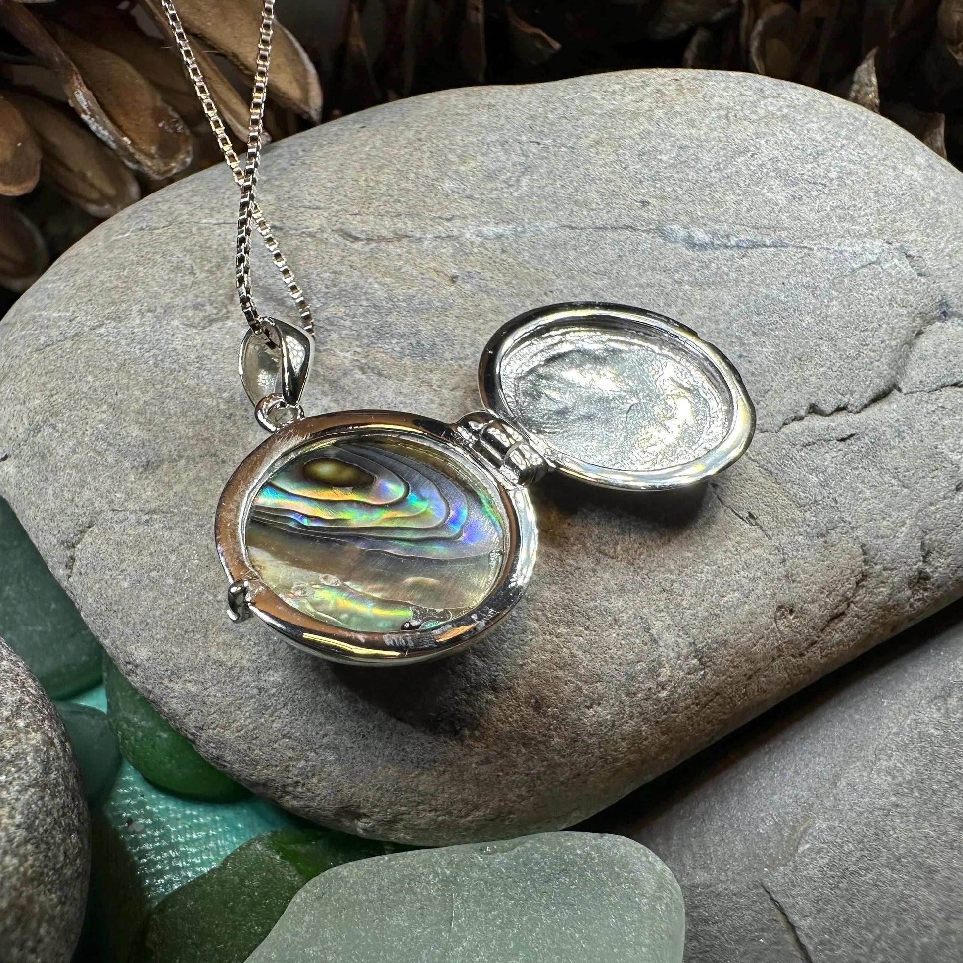 Ceangailte Celtic Tree Locket Necklace - 18 / Mother of pearl