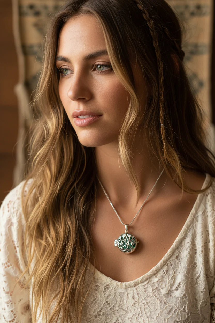 Ceangailte Celtic Tree Locket Necklace