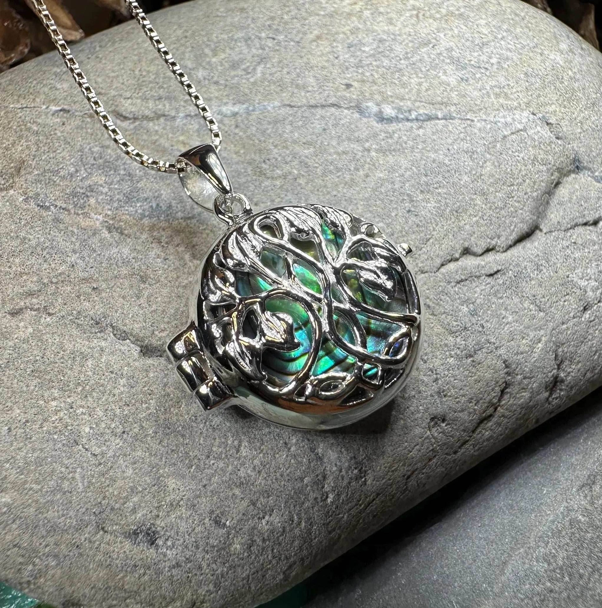 Ceangailte Celtic Tree Locket Necklace - 18 / Mother of pearl