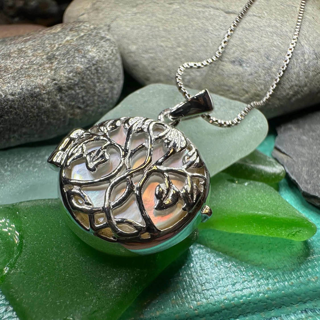 Ceangailte Celtic Tree Locket Necklace - 18 / Mother of pearl