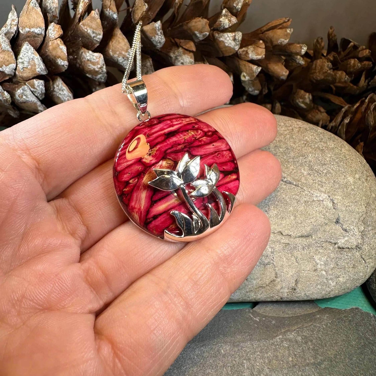 Heathergems Celtic Flower Necklace - Green