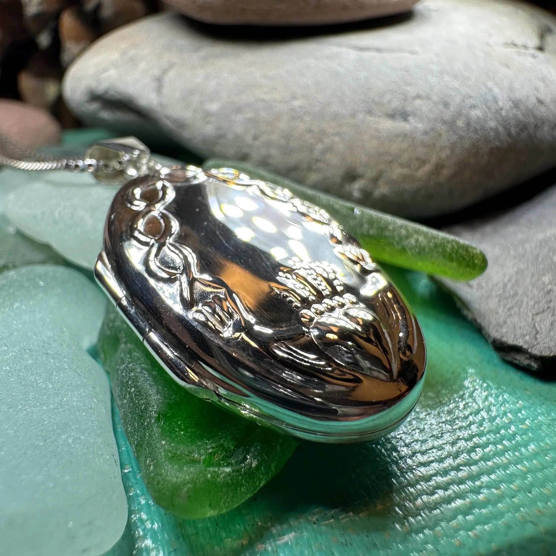 Oval Claddagh Locket Necklace - 18