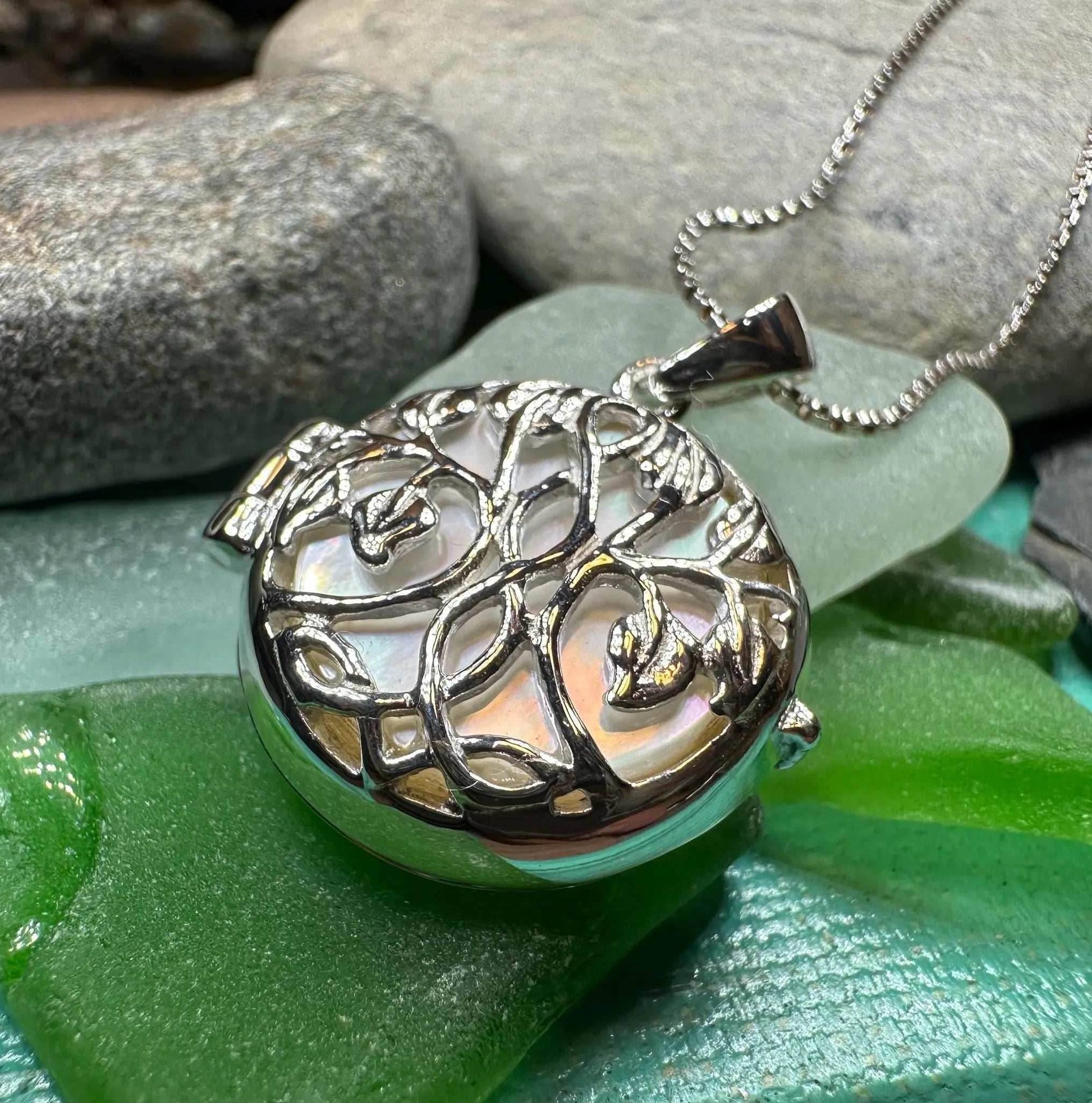 Ceangailte Celtic Tree Locket Necklace - 18 / Mother of pearl