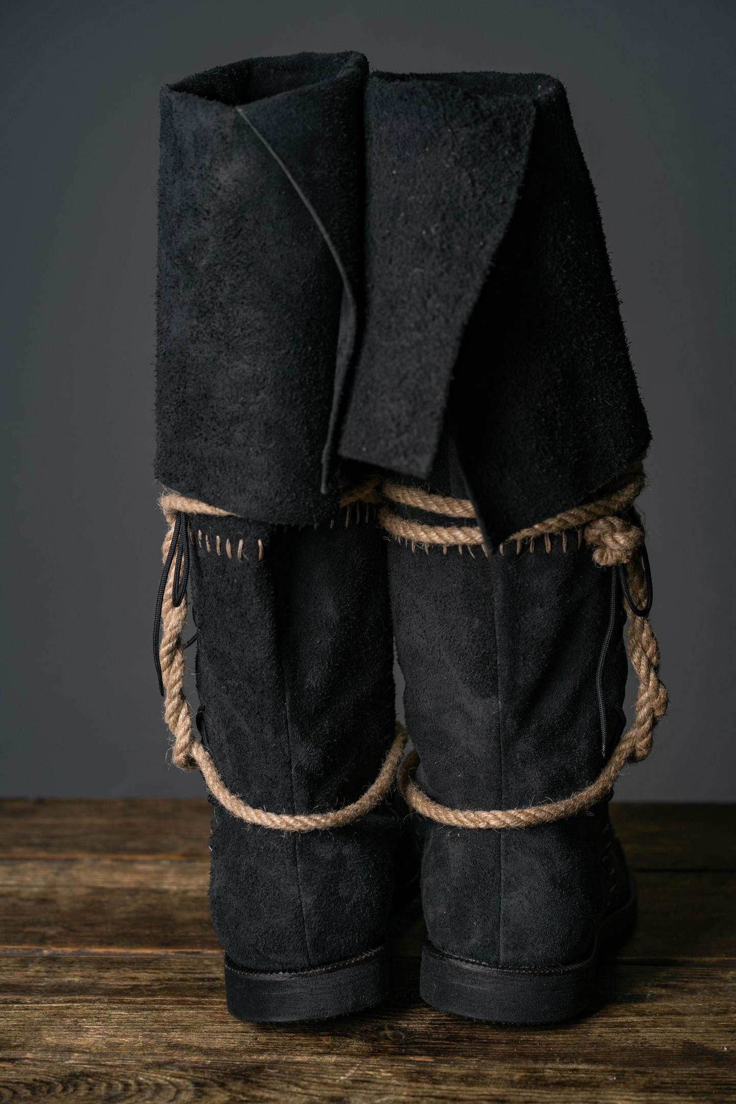 Aragorn's Black Suede Boots - 