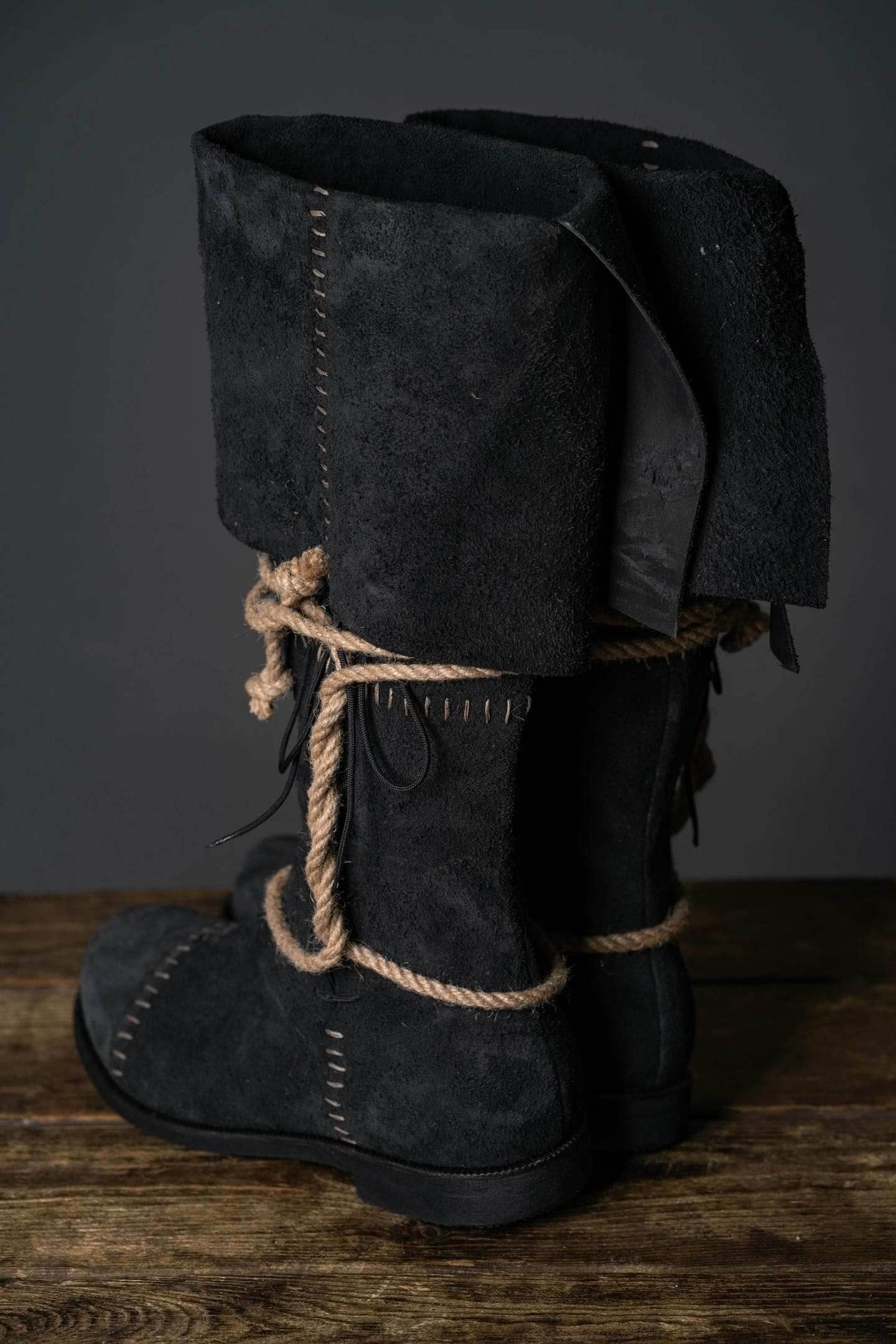 Aragorn's Black Suede Boots - 