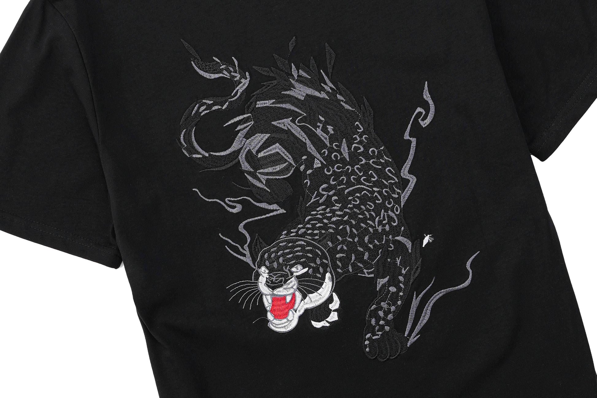 KH802 Raging Panther Embroidery Tee - White / S