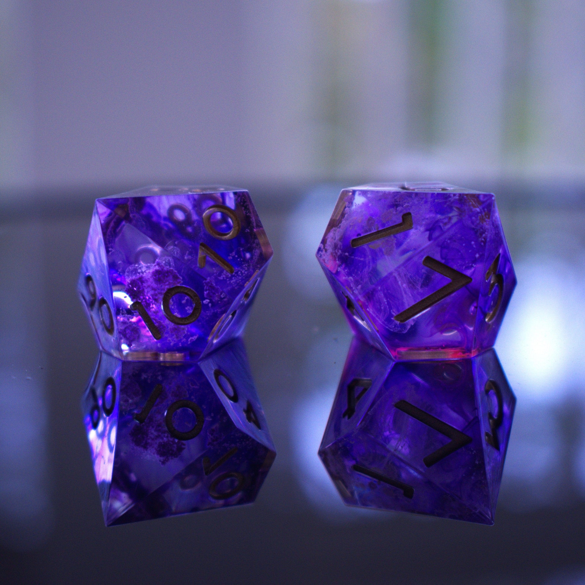 Mage Hand Sharp-Edged Resin Dice Set