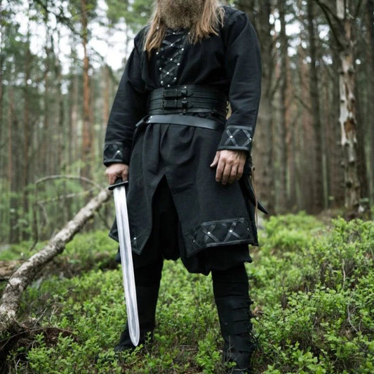 Tunique du Seigneur Viking | Noir avec garniture en cuir et rivets