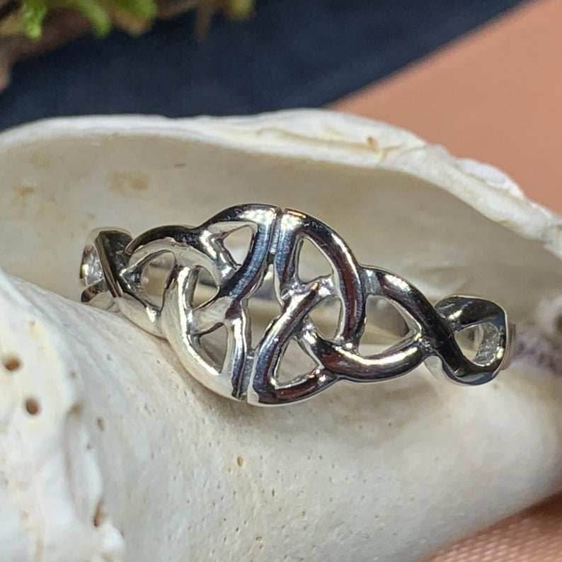 Torra Trinity Knot Ring - 6